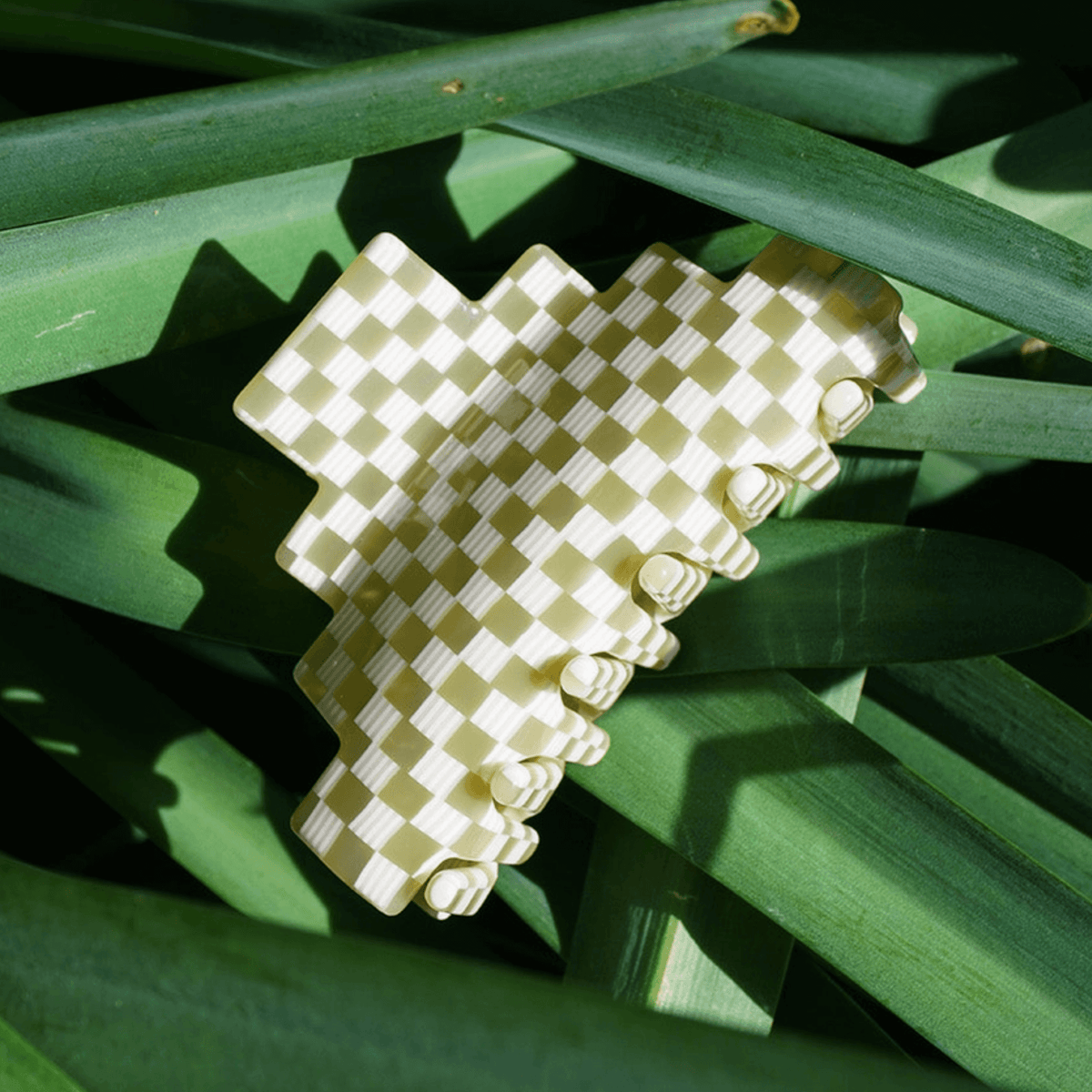 PYRAMID HAIR CLAW - GREEN